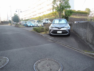 【駐車場】 | 洋光台南第１団地 ４－１１号棟 | 平置駐車場です。