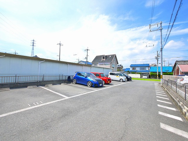 メゾン・ポナールの駐車場