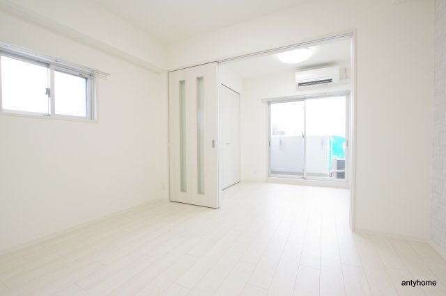 プライマル南森町パークビュー　仲介手数料無料の居間・リビング|全部屋角部屋・2人入居可能です♪