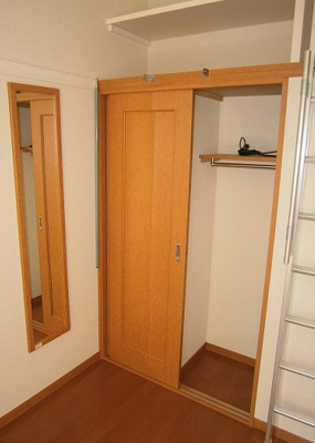 【収納】 | K・Y | １階はフローリング、２階以上はカーペットになります。