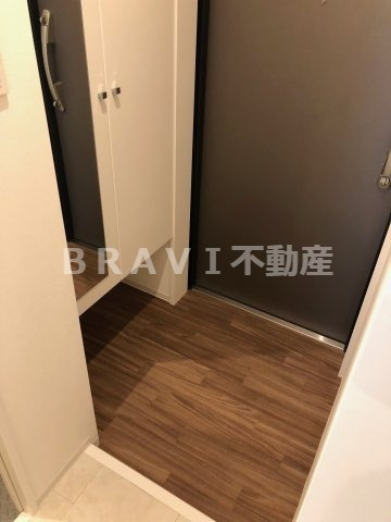 C.COLOR南新町（シーカラーミナミシンマチ）　BRAVI不動産の玄関|【C.COLOR南新町】きれいな玄関です