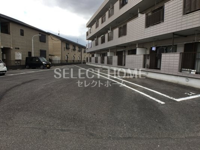 【駐車場】 | パインフラットマンション | 駐車場完備です