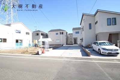 【前面道路含む現地写真】 | 海老名市中野3丁目　新築戸建て　全３棟　【仲介手数料無料】 | 外壁サイディング