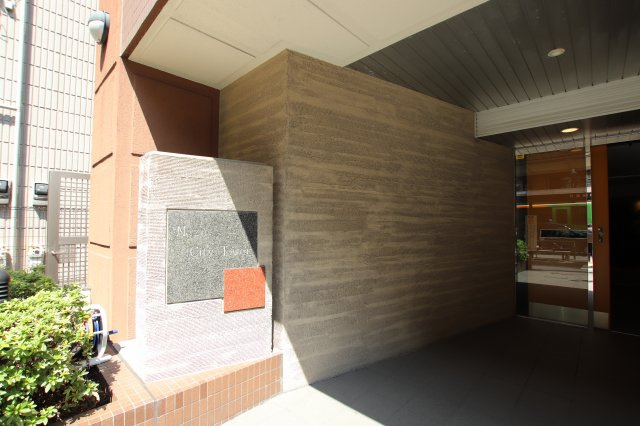 根津シティタワーのエントランス
