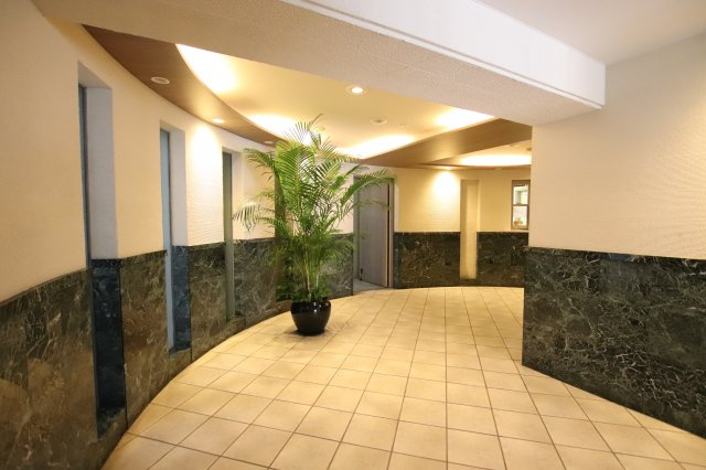 根津シティタワーのロビー