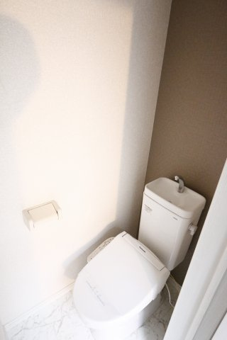 アンナマリアのトイレ|同アパートの参考写真です。