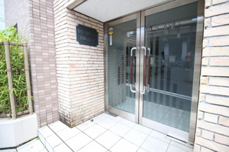 【エントランス】 | キレイに管理されたマンションエントランスです！