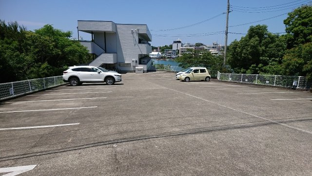 マンションＥＸⅢの駐車場