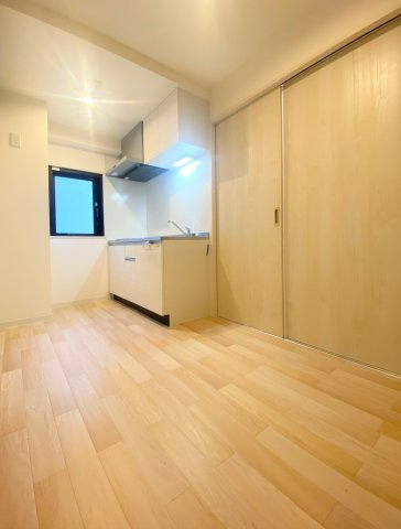 「防音マンション」ラシクラスInfina中村橋の洋室|ダイニングとしても区切れます。