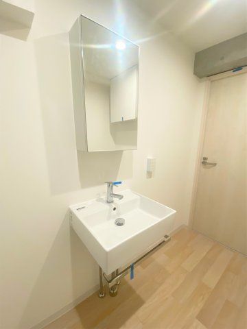 「防音マンション」ラシクラスInfina中村橋の独立洗面台|朝の支度にも助かる、独立の洗髪洗面化粧台