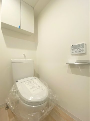 「防音マンション」ラシクラスInfina中村橋のトイレ|落ち着いた色調のトイレです