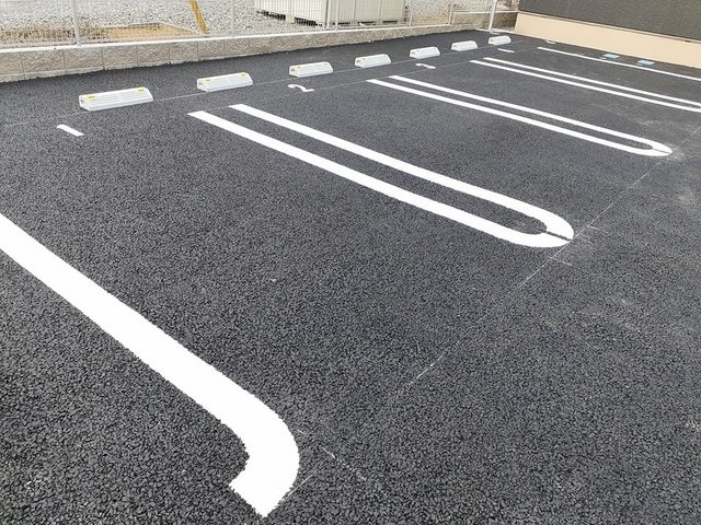 ハウス夢みのの駐車場