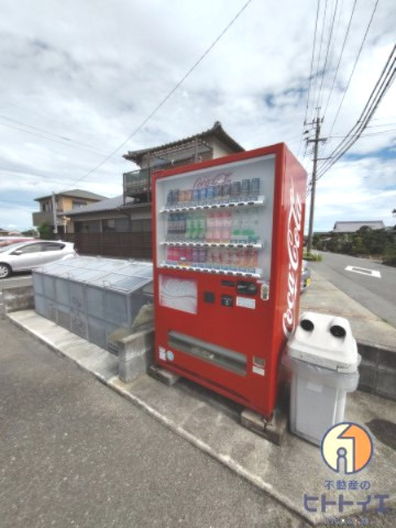 コーポNOAH　A棟の周辺|敷地内に自動販売機がございます