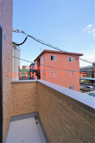 カーサクレスト【キャッシュバック対象物件】のバルコニー|外からの目が気にならないバルコニーで洗濯物が干せます