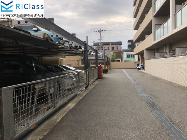 プライムメイツアスタの駐車場