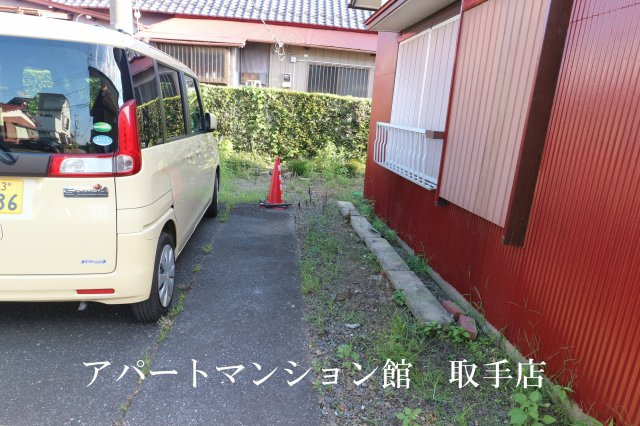 井野平屋の駐車場