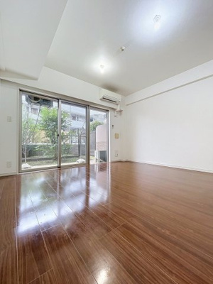 【居間・リビング】 | パレミーユガーデンズ | ★南向きで陽当りのお部屋快適にお過ごしいただけます★