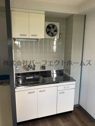 昭光マンションのキッチン|コンパクトなキッチンで掃除もラクラク