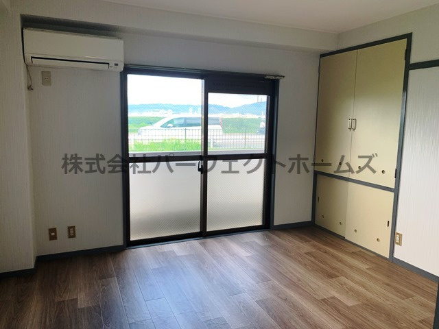 昭光マンションの洋室|落ち着いた色調の洋室です