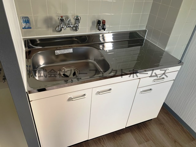 昭光マンションのキッチン|コンパクトなキッチンで掃除もラクラク