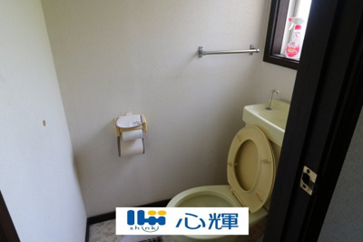 【トイレ】 | 宇部市草江中古二階建て | 二階のトイレです。