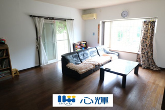 【居間・リビング】 | 宇部市草江中古二階建て | 家族の笑顔が集まる空間です。