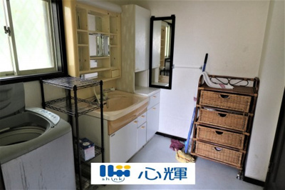 【独立洗面台】 | 宇部市草江中古二階建て | 収納も多く、コスメ等もスッキリと仕舞えます。