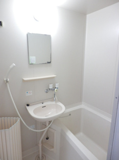 【浴室】 | Van Vincent | シャワー付きです