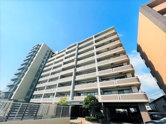 【外観】 | 周辺には病院や学校、郵便局にスーパーなど日々の暮らしに役立つ施設が揃っている暮らしやすいロケーションに立地しています！１０月２２日完成予定！内覧のご予約受付中です！