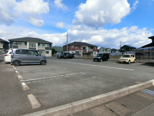 ジュエル　ルビーの駐車場