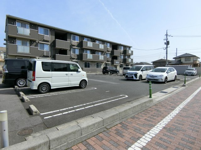 カーサ　エノンの駐車場