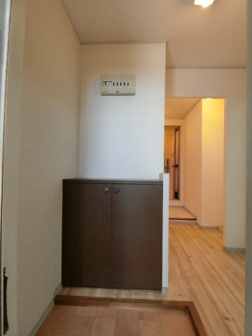 ホワイトハウス浜中の玄関