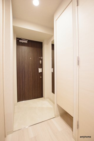 ラドゥセール玉造　仲介手数料無料の玄関