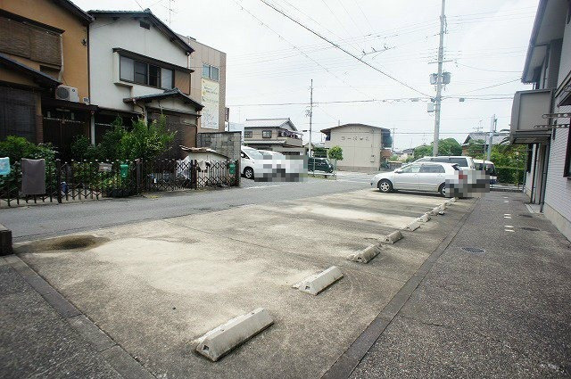 ジャル　ジーンの駐車場