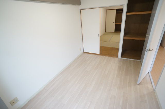 シャトーヌーヴォーの洋室|参考、同建物・同間取りの号室