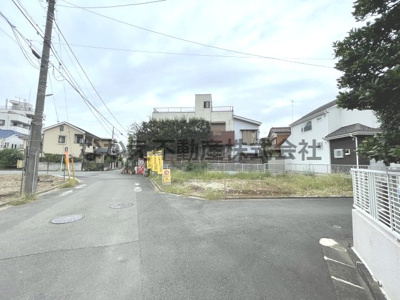 【前面道路含む現地写真】 | 日野市南平８丁目土地（建築条件付）