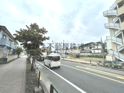 【前面道路含む現地写真】 | 仲介手数料無料　日野市高幡647新築戸建て4棟　6号棟
