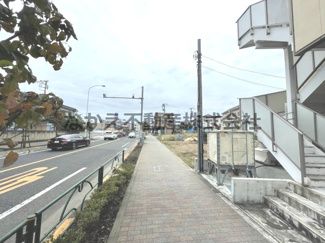 【前面道路含む現地写真】