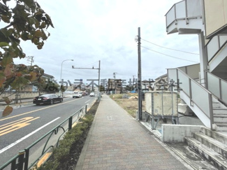 【前面道路含む現地写真】