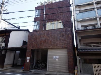 二条グランドハイツの外観