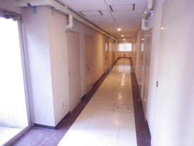 二条グランドハイツのエントランス