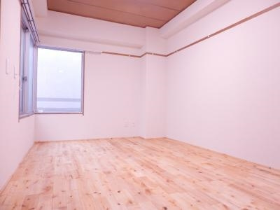 二条グランドハイツの居間・リビング|洋室