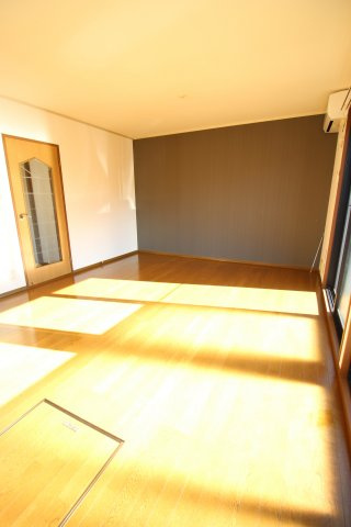 ツインホームズの居間・リビング