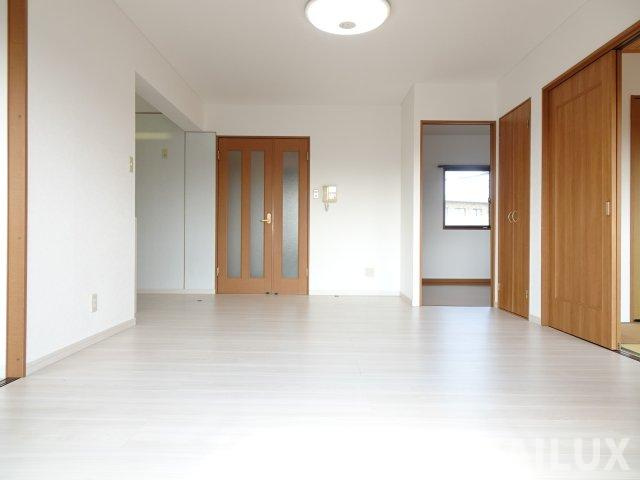 センチュリーハウスの居間・リビング