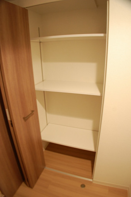 【収納】 | プレサンスタワー北浜 | 大きなスペースがあり、収納には困りません