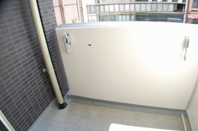 【バルコニー】 | プレサンスタワー北浜 | 暖かな日差しのふりそそぐバルコニー