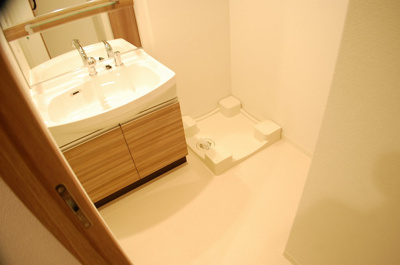 【洗面所】 | プレサンスタワー北浜 | 忙しい朝には欠かせない洗面所です