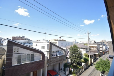 【展望】 | 国分寺市東恋ヶ窪　新築戸建 | 景色を遮るものがないと、陽の光を長い時間浴びられます。空気も澄んでいるように感じますね。