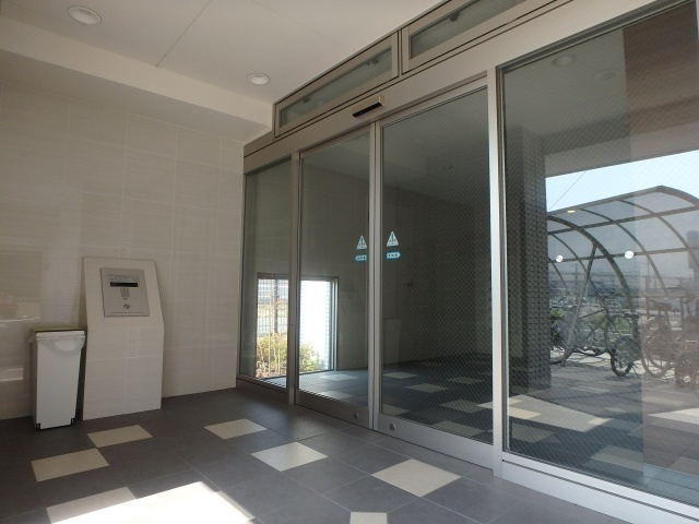 COCO川西町のエントランス