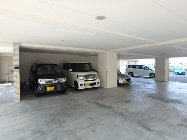 COCO川西町の駐車場